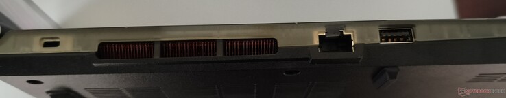 Lado esquerdo: Trava Kensington, LAN RJ45, USB-A 3.1