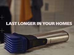 Um aparador da Philips com um pente impresso em 3D preso à cabeça. (Fonte da imagem: Philips)