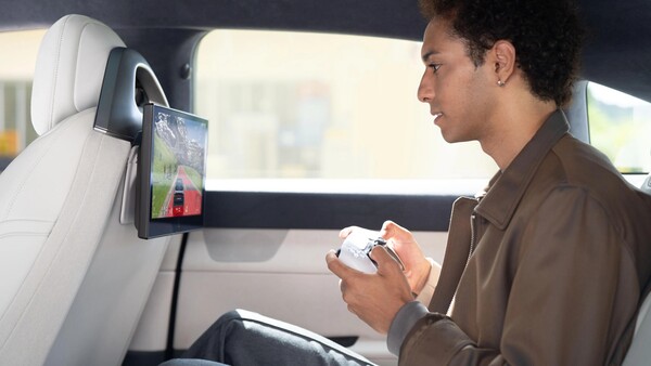 PlayStation Portal montado no banco de trás do Sony Honda Afeela 1 EV (Fonte da imagem: Sony Honda Mobility)