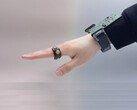 Uma imagem do picoRing e da pulseira que o acompanha (Crédito da imagem: os pesquisadores; editado)