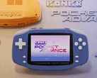O Konkr Pocket Advance na cor índigo.