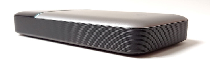 Lado esquerdo e borda inferior.