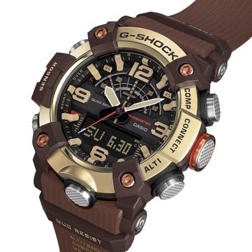 Imagem em ângulo do G-Shock Mudmaster GG-B100XMH-5A, destacando seu visor digital-analógico e o esquema de cores em tons de amarelo claro e marrom.