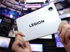 O futuro Legion Y700 Infinite deverá contar com o Snapdragon 8 Elite Gen 5 Leading Version. Na foto: a versão em branco do tablet.