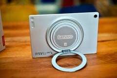 O suporte redondo do Lenovo Tab Plus Gen 2 é extremamente versátil.