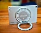 O suporte redondo do Lenovo Tab Plus Gen 2 é extremamente versátil.