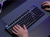 Teclado para jogos Logitech G316 X em uma mesa