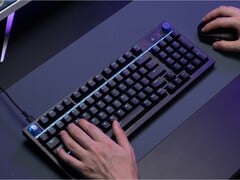 Teclado para jogos Logitech G316 X em uma mesa