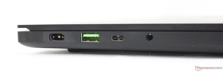 Esquerda: adaptador AC, USB-A 3.2 Gen. 2, USB-C 3.2 Gen. 2 c/ DisplayPort 1.4 e fornecimento de energia, áudio combinado de 3.5 mm