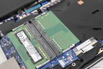 Slots 2x SODIMM acessíveis; uma visão incomum em laptops 2 em 1