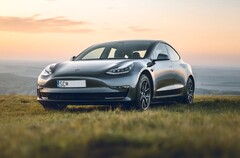 O Model 3 Performance da Tesla é um sedã fastback AWD com motor duplo que tem quebrado repetidamente os recordes de vendas. (Fonte da imagem: Tesla)