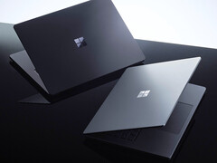 O Surface Laptop Ultra nas cores Platinum e Dark Steel/Nightfall.