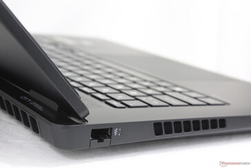 A tampa é aberta em um ângulo máximo de apenas ~140 graus