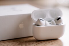 Apple é esperado que mude suas estratégias de vendas para o AirPods Pro 2. (Fonte da imagem: David Levêque)