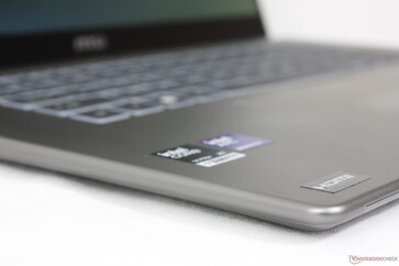 As cores vêm em Beige Gold ou Platinum Gray