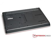 A parte posterior do ThinkPad Edge E525,sem a porta docking.