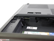 O slot para SIM card encontrado no compartimento da bateria.