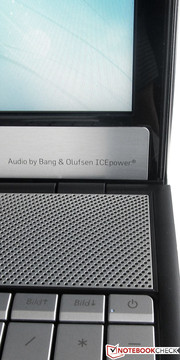 Dois alto falantes integrados da Bang & Olufsen.