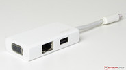 VGA, Fast-Ethernet e USB 2.0 estão disponíveis via adaptador.