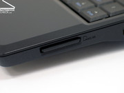 Como com seus maiores concorrentes, o Eee PC 900 tem um leitor de cartões integrado a sua disposição.