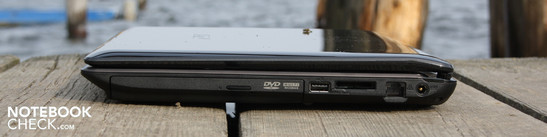 Lado Direito: Gravador de DVD, USB, leitor de cartões, Ethernet, Conector de força