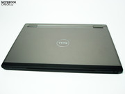 O Vostro V13 quebra várias tradições dos pequenos notebooks business da Dell em relação a