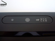 A webcam VGA está integrada na moldura do ecrã.