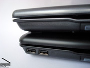 Por baixo está o HP 6735s com mais 2xUSB do lado direito.