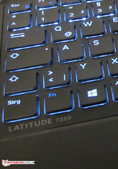O teclado é iluminado.