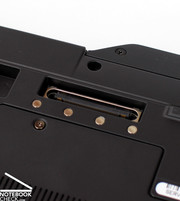 O portátil pode ser conectado com a chamada, Mediabase através do porto docking. Este fornece um drive ótico e uma saída DVI entre outros.