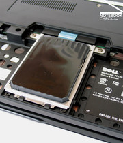 Além disso, uma bateria suplementaria pode ser conectada no lado inferior do portátil.