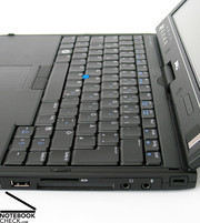 Sendo um conversível o Dell XT tem um teclado padrão completíssimo,...