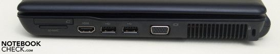 Lateral direito: ExpressCard/34, leitor de cartões (SD, MMC) 2x USB, VGA, vent, fecho Kensington