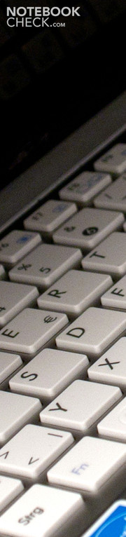 Um bom teclado chiclet foi usado por Asus.