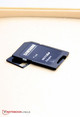 Um cartão microSD e adaptador estão incluídos.