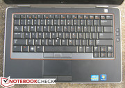O teclado no geral é silencioso, mas o touchpad pode ser sentido apertado para alguns usuários