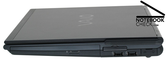 Lado Direito: DVD Drive, ExpressCard/34, 2x USB-2.0, LAN, Modem, antena WWAN