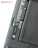 Pelo menos o slot micro-SD ainda está disponível.