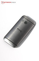 O HTC One Mini 2 é confortável de segurar graças ao seu tamanho de 4,3-polegadas e traseira curva.