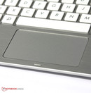 O touchpad funciona bem.