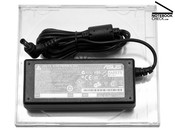 Asus U2E 1P017E Ultraportable: Power Adapter