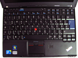 Muito bom teclado, cumprindo com a longa tradição de qualidade da Lenovo, o