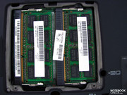 O compartimentos RAM estão conformados por 2 módulos; aqueles usuários que desejam 8 GB de RAM  terão que desperdiçar os módulos