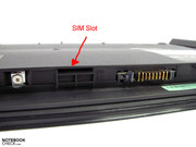 E o compartimento SIM está oculto como é habitual. Mas não tem nenhuma funcionalidade em nosso modelo.