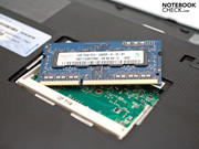 A RAM DDR3 10600S pode ser atualizado até 2 GBs.