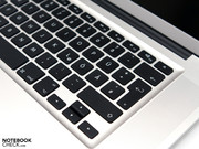 Um teclado que é confortável para a digitação e possui uma estrutura generosa...