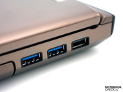 duas velozes entradas USB 3.0 (vistas em cor azul).