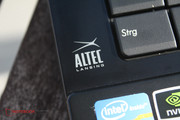 Os alto falantes são fornecidos pela Altec Lansing...