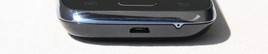 Lado inferior: micro-USB