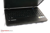 O Lifebook AH502 é um portátil econômico de gama baixa.